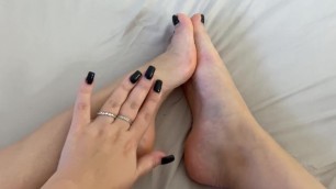 Start this Morning right with my Feet and Fresh Pussy