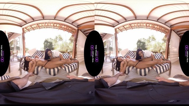 VirtualRealTrans - Massage a trois